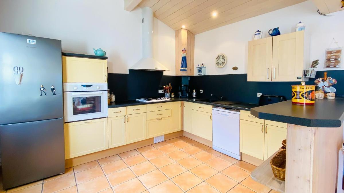 Maison familiale en plein cœur de la Couarde sur Mer - Housity