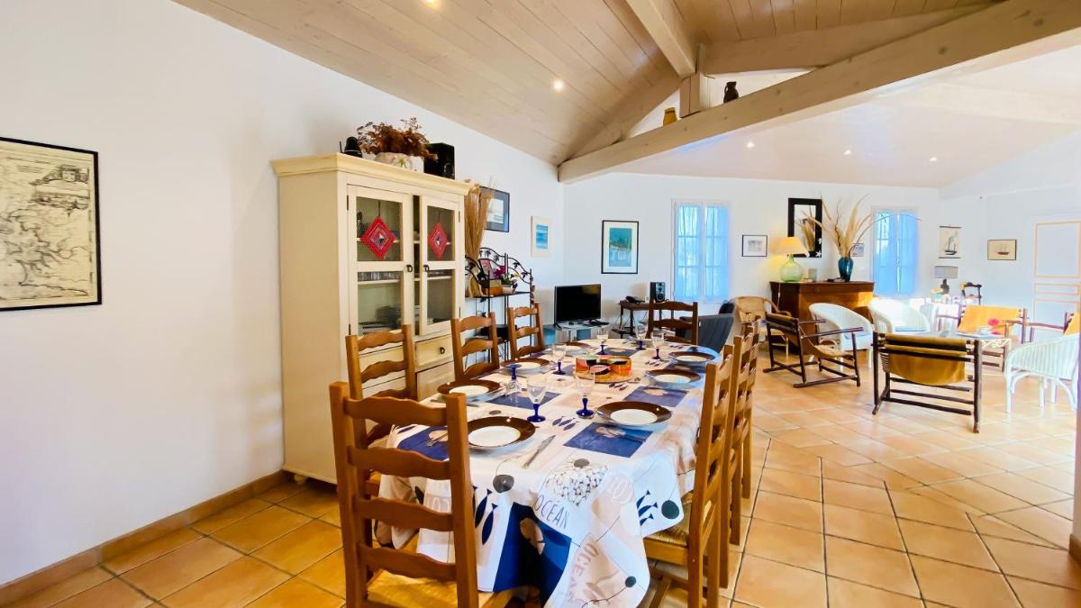 Maison familiale en plein cœur de la Couarde sur Mer - Housity
