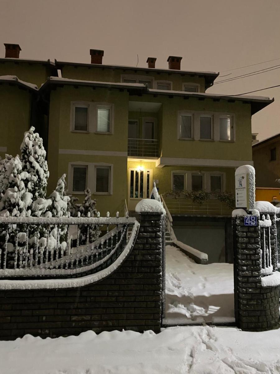 Bus Station Hostel - Housity