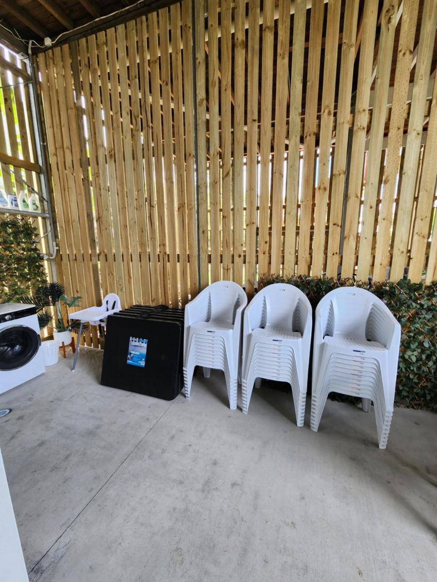 OXLEY Mineral Pool & Private Home suburbanSTAY - Housity