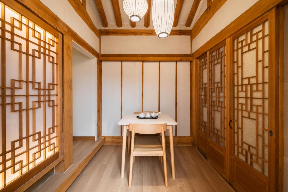 Suitetrails - Luxury Hanok with private bathtub - Hwaneuidang