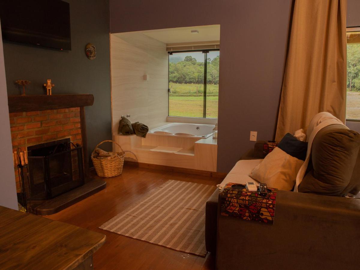 Chalé Marrocos com Hidromassagem Pousada Índios Coroados - Housity