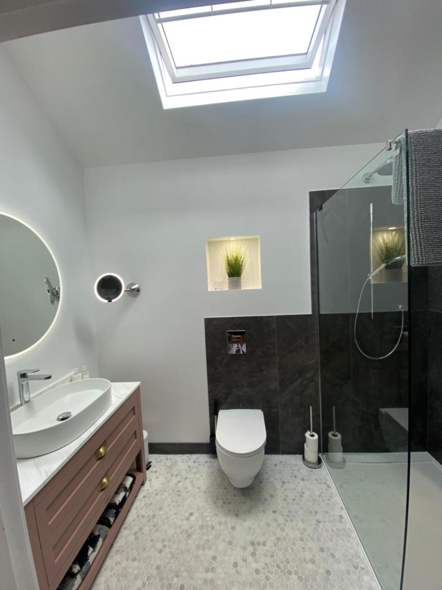 Dave & Kelz Deluxe king size studio room - Housity