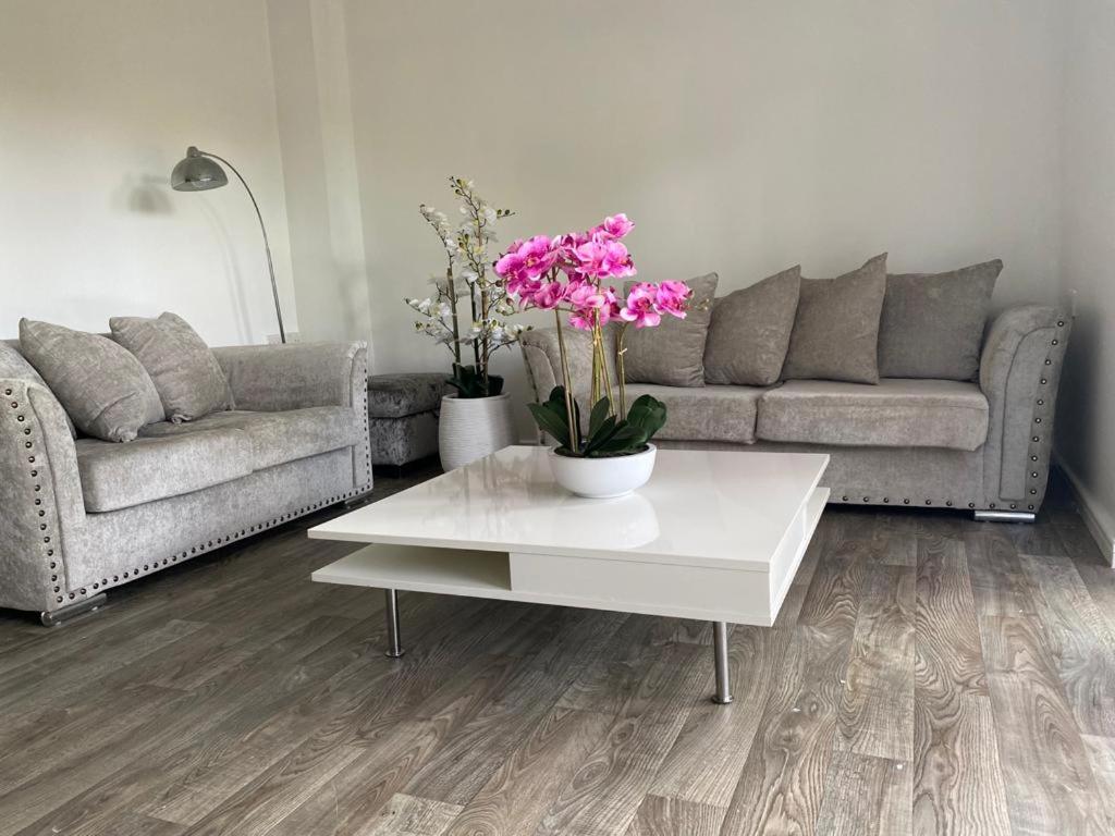 Modern, Stylish and Central Home - Housity