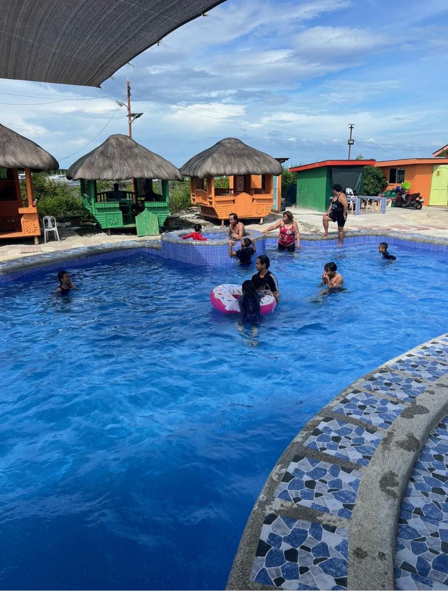 Rainbow Beach Bar & Resort - Housity