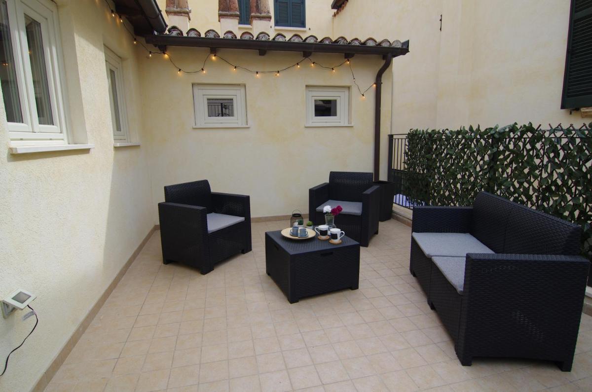 Cozy House con Corte Privata in Centro Storico AQ - Housity