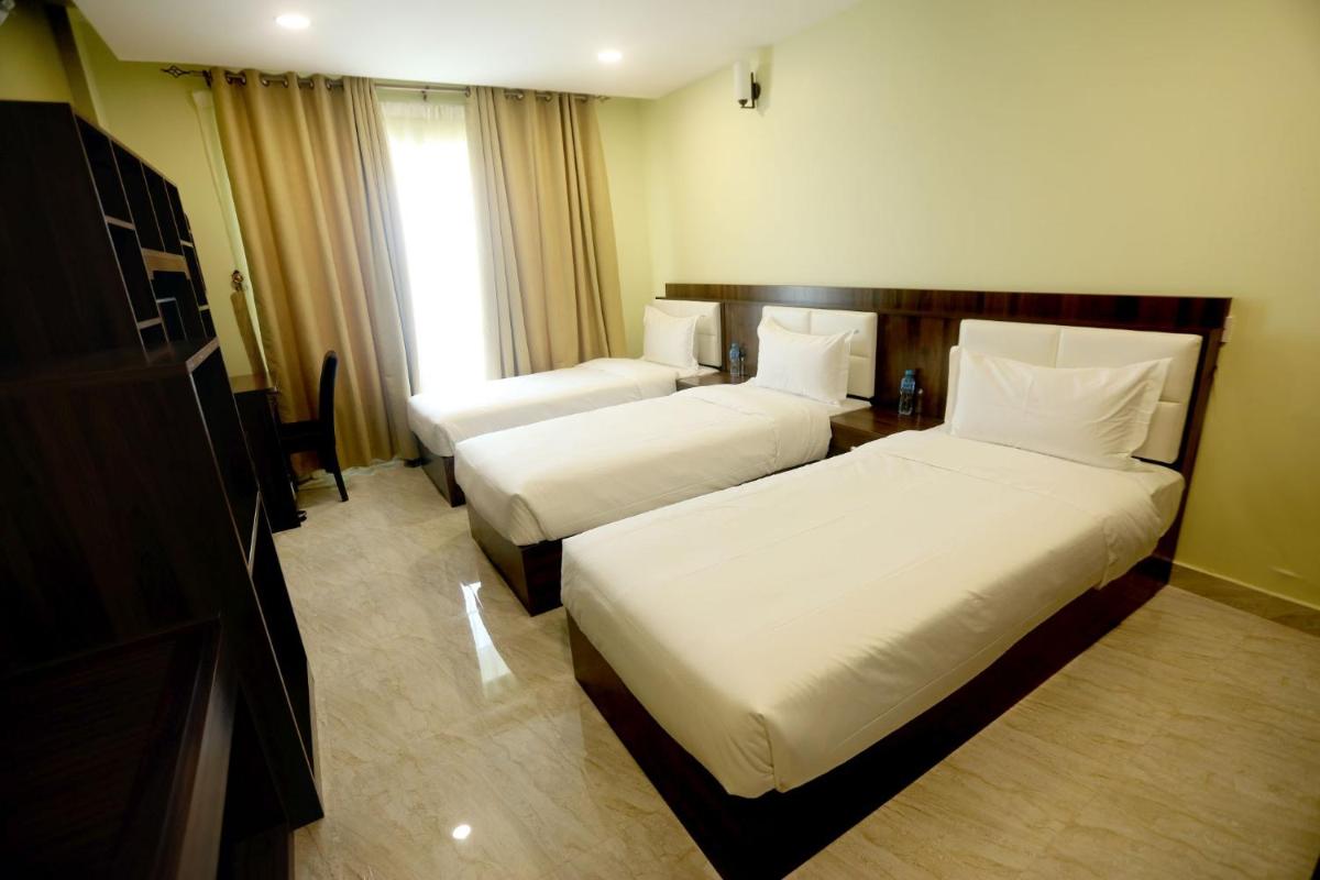 GOLDEN HOTEL - Housity