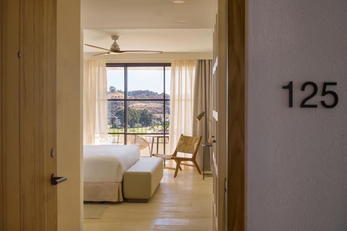 Cama o camas de una habitación en La Zambra Resort Mijas - Marbella - The Unbound Collection by Hyatt