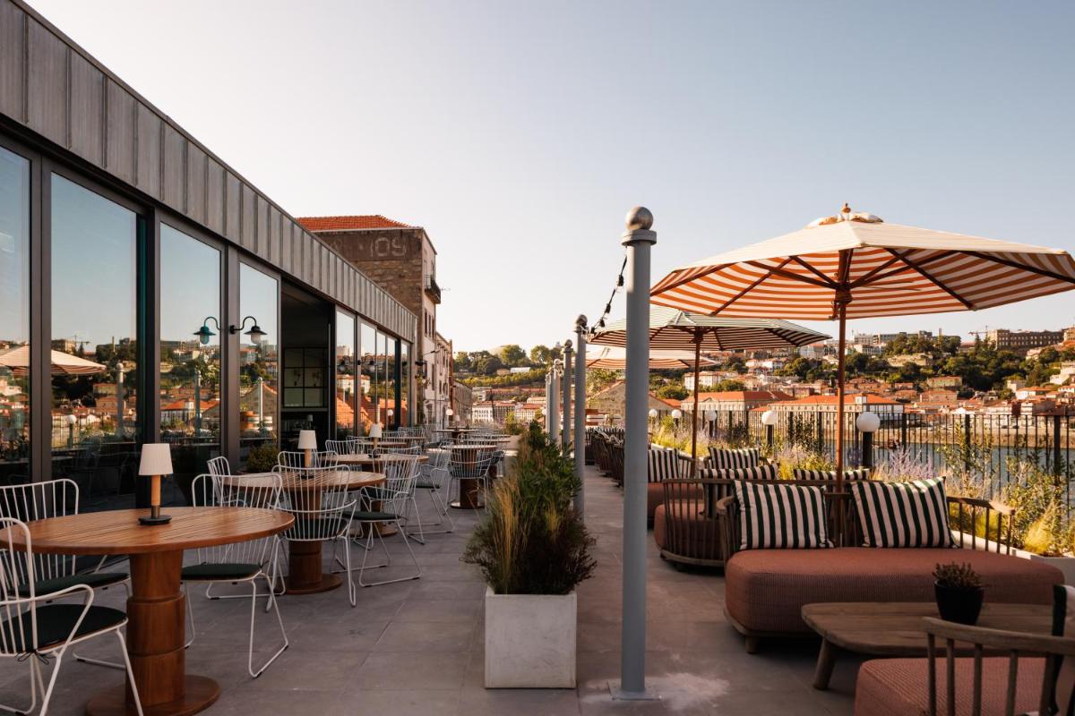 Um restaurante ou outro lugar para comer em The Rebello Hotel & Spa - Small Luxury Hotels Of The World