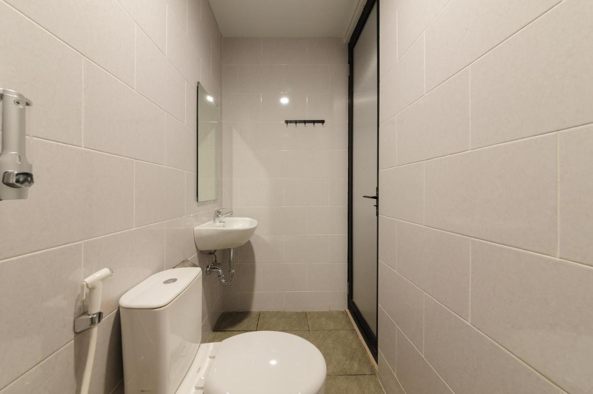 Suitetrails - RedDoorz Plus @ Kedaton Lampung