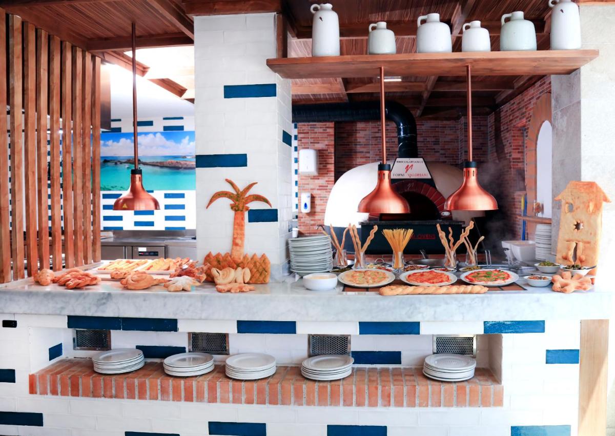 Comida en o cerca de este hotel