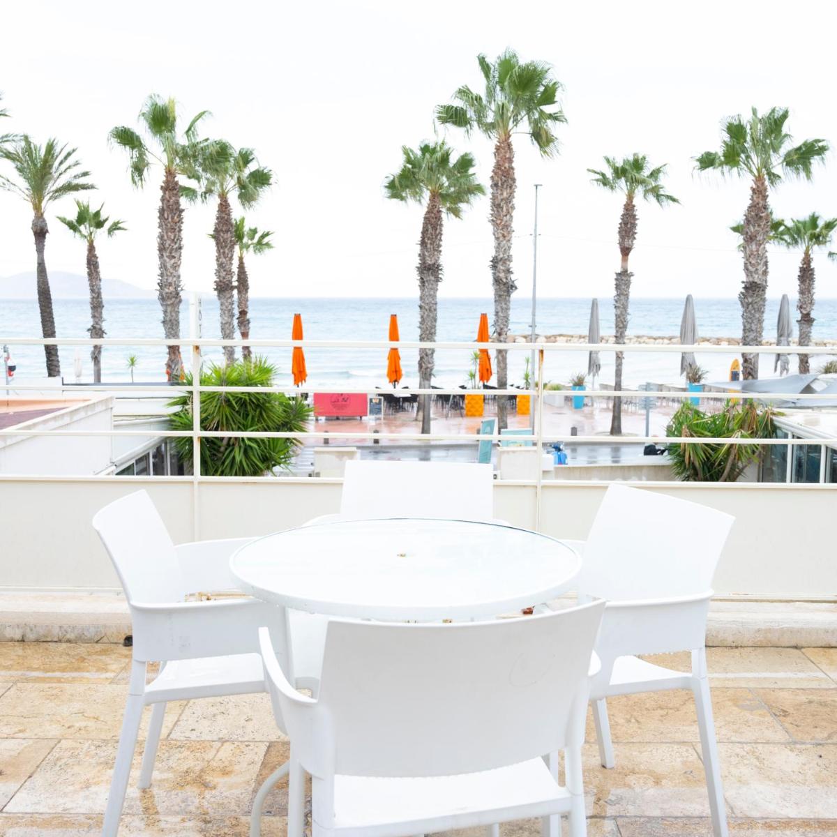Hotel La Ciotat - A deux pas de l'eau - Housity