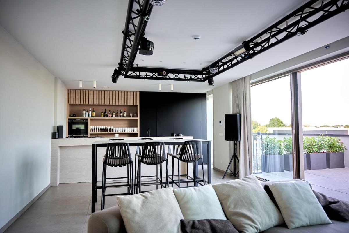 Suitetrails - KAOZ Highstreet The Luxury Loft