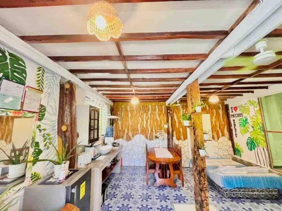 Precious Homestay (Deluxe Room) - Housity