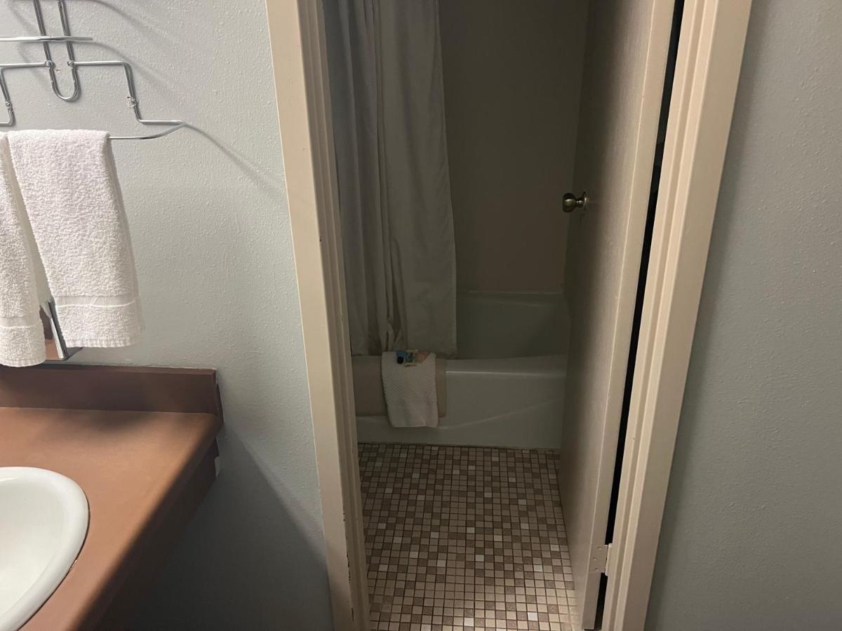 The Ridge Motor Inn - Housity