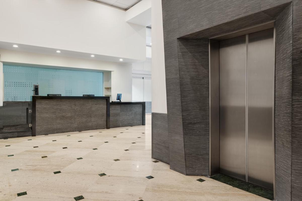 Hotel Monterrey Macroplaza - Housity