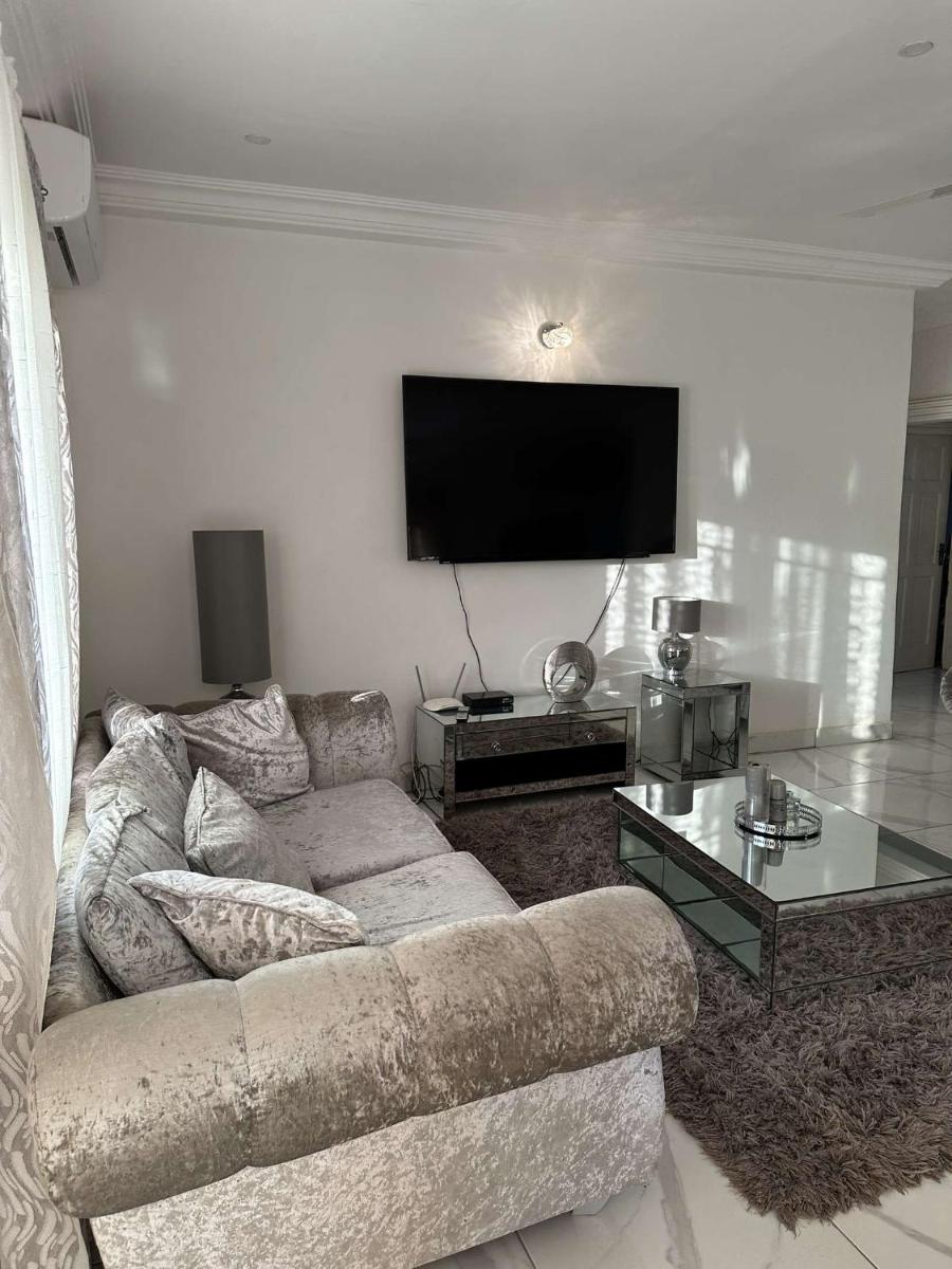 Luxury 2 bedroom flat KerrSerign - Hizvo