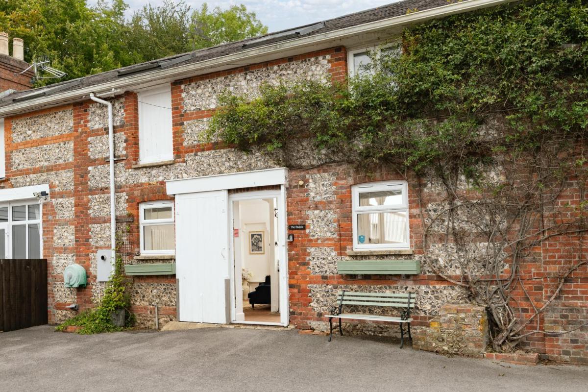 The Stable—Historic Property in Downwood Vineyard - Housity