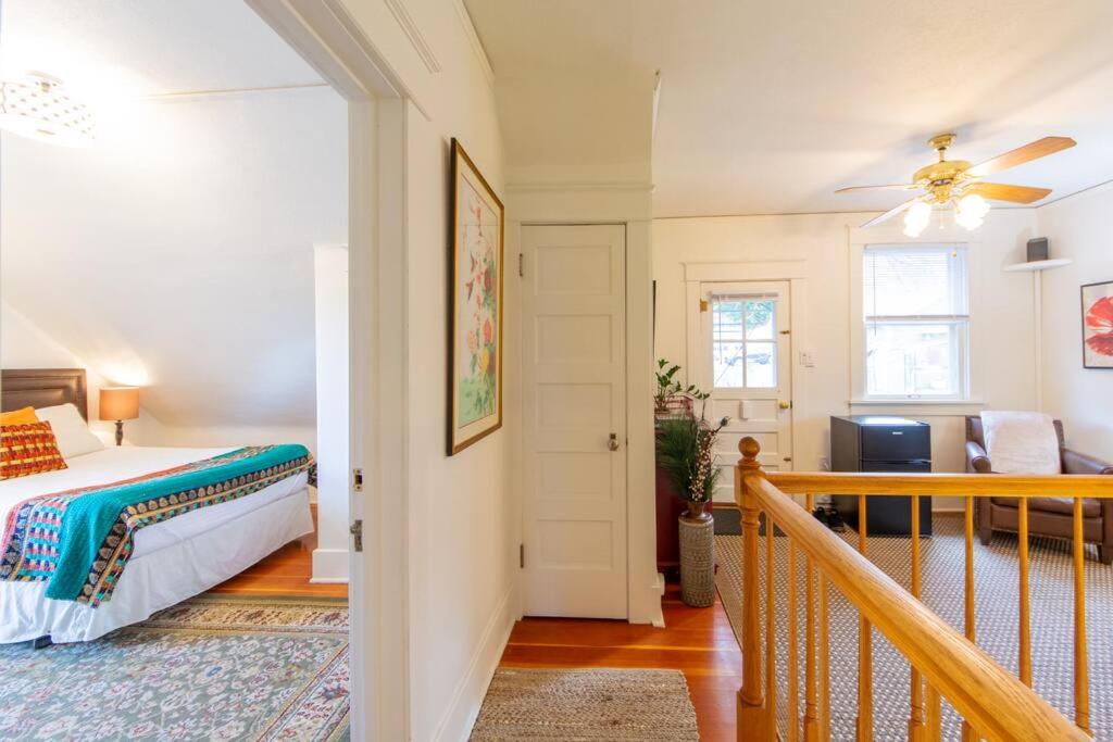 Manitou Springs White Yarrow Inn House - Housity