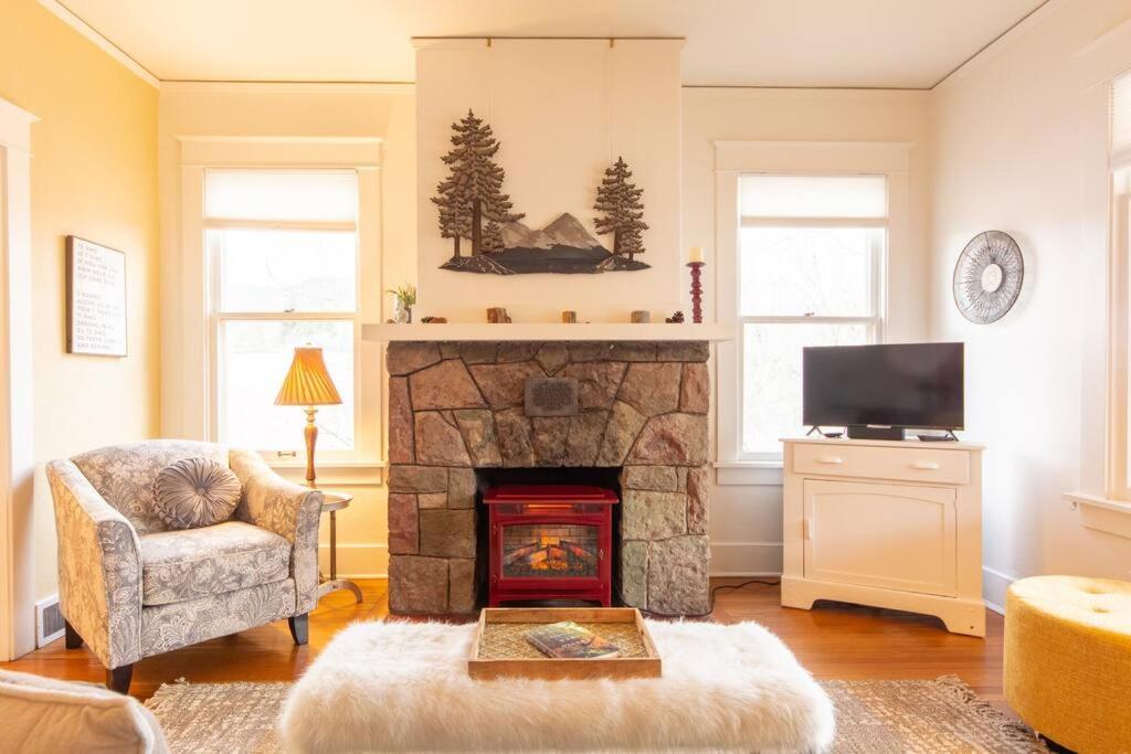 Manitou Springs White Yarrow Inn House - Housity
