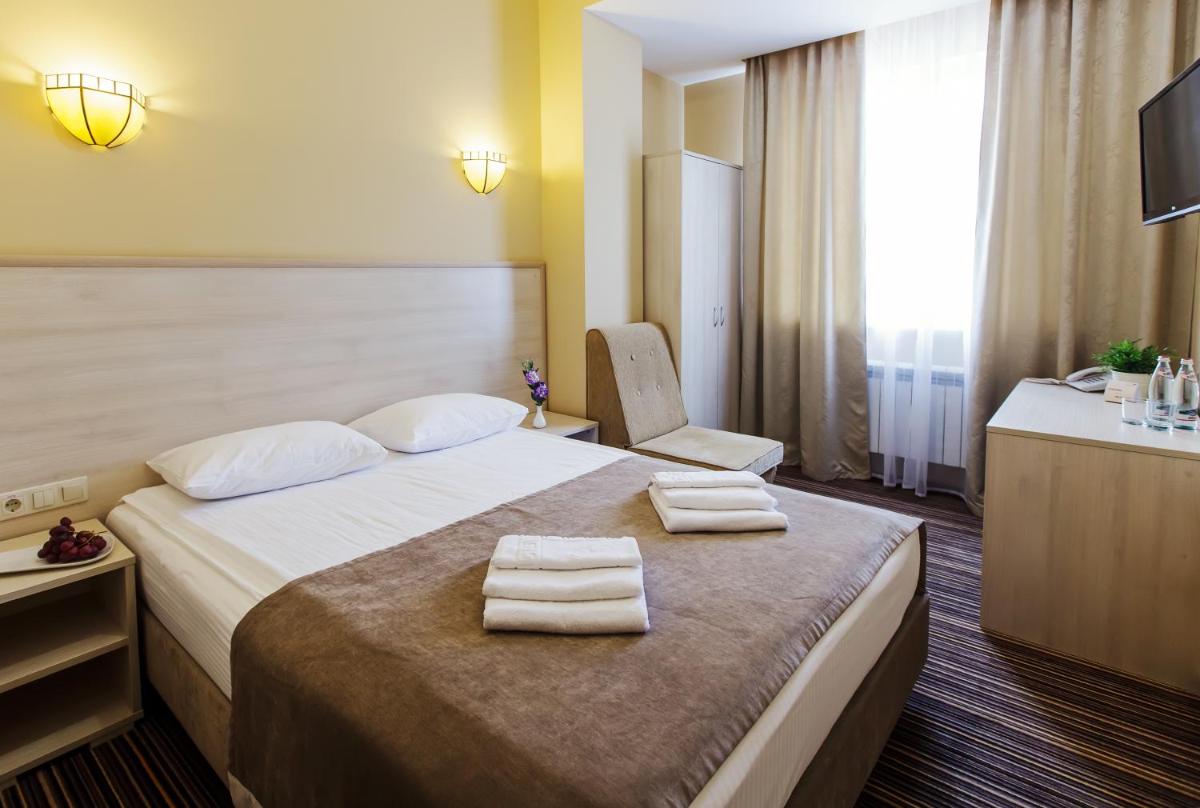 Park Hotel Nadezhda - Housity