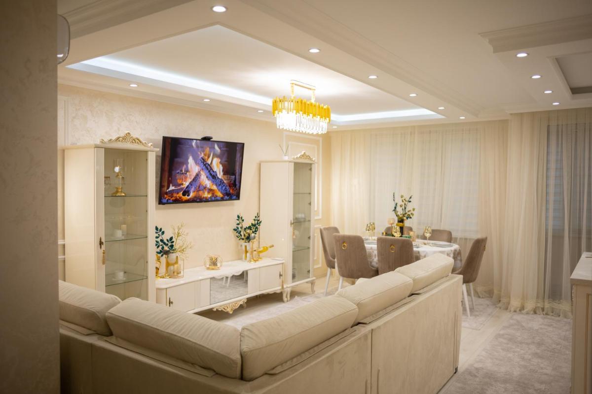 Suitetrails - Center Candle Apartment