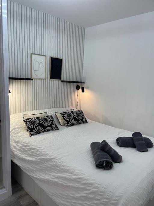 Urban Home by Unique Rooms - Housity