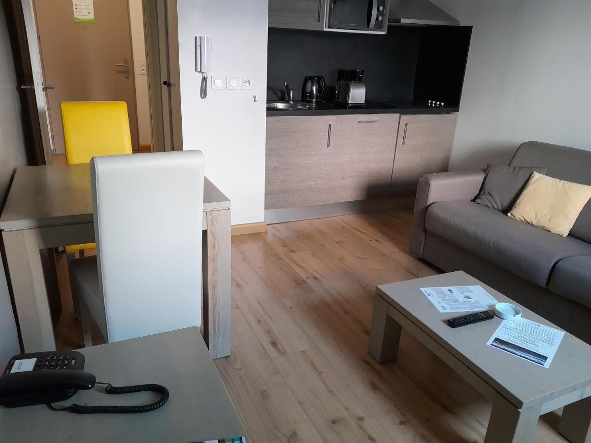Cuisine ou kitchenette dans l'établissement Lagrange Vacances Les Patios Eugénie