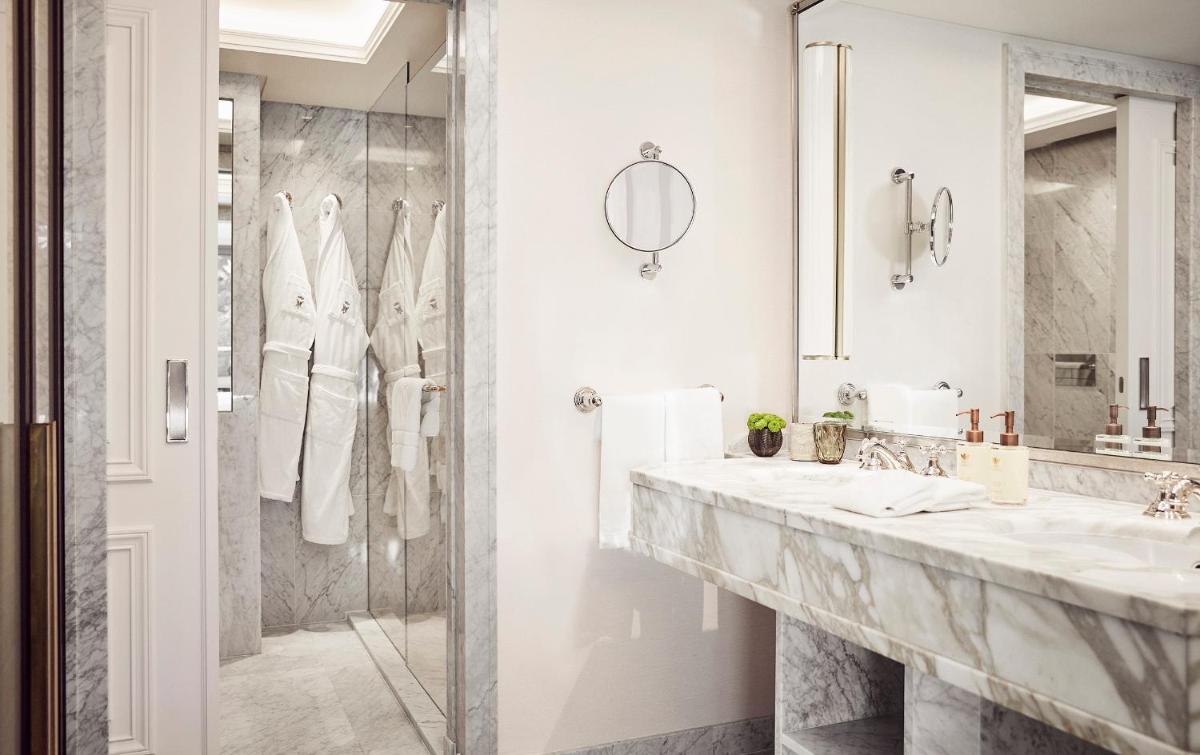 Un baño de Rosewood Villa Magna