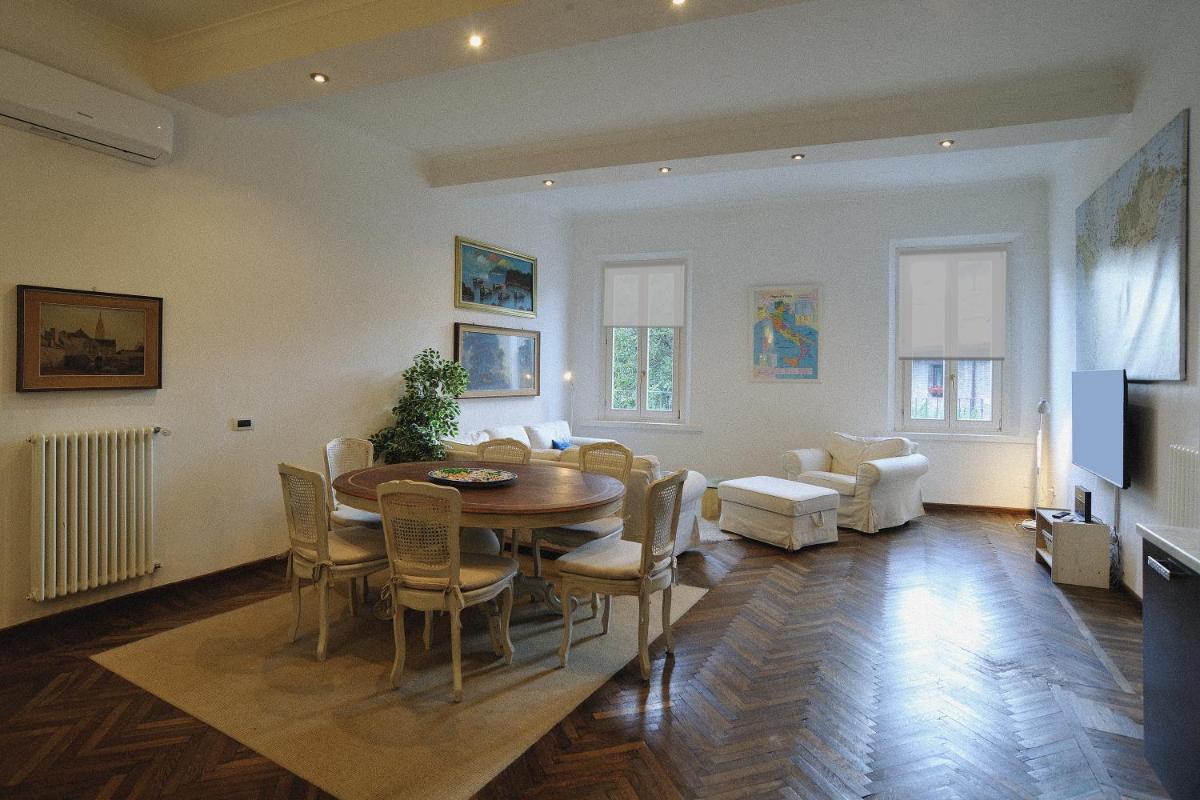 Loris' House - Housity