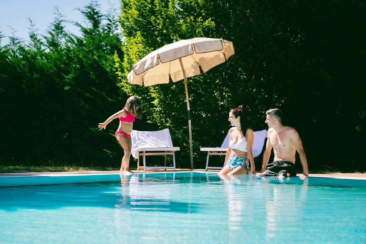 Farmhouse with swimming pool surrounded by greenery in San Donato Fronzano, apartments with air conditioning and private outdoor area - Housity