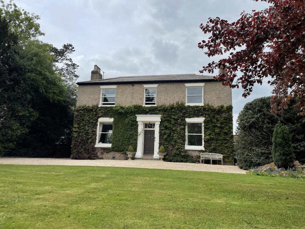 Contractor Friendly-4 Bed-Van Parking-WiFi-Sleeps 8 - Housity