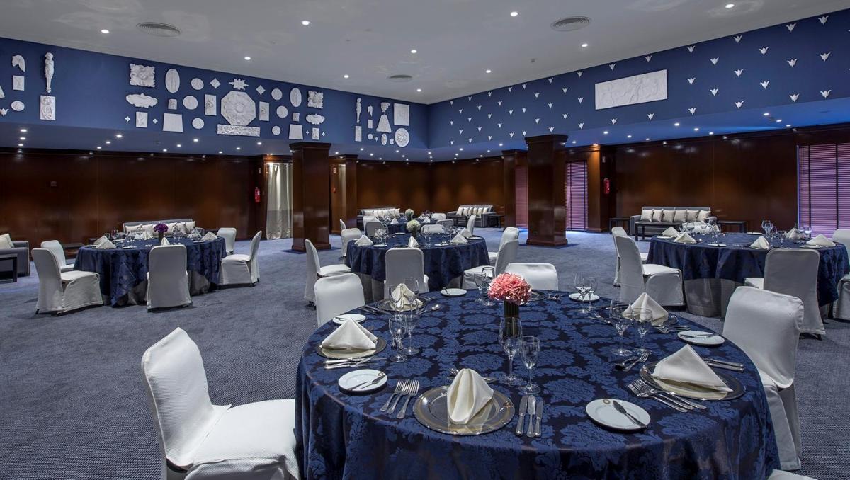 Um restaurante ou outro lugar para comer em Hotel Solverde Spa and Wellness Center