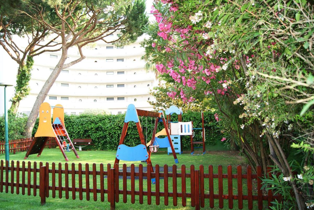 Zona de juegos infantil en Hotel Beverly Park & Spa