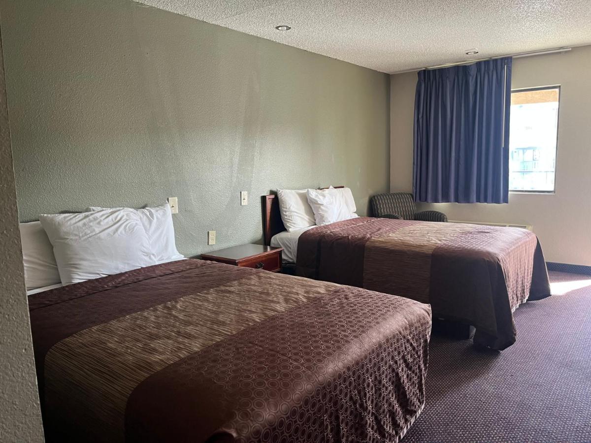Hallmark Inn and Suites - Housity