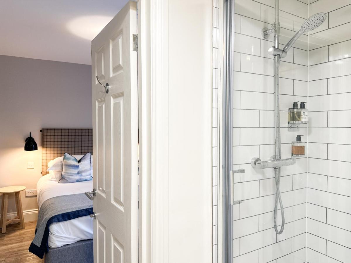 Beach House Hotel - Housity
