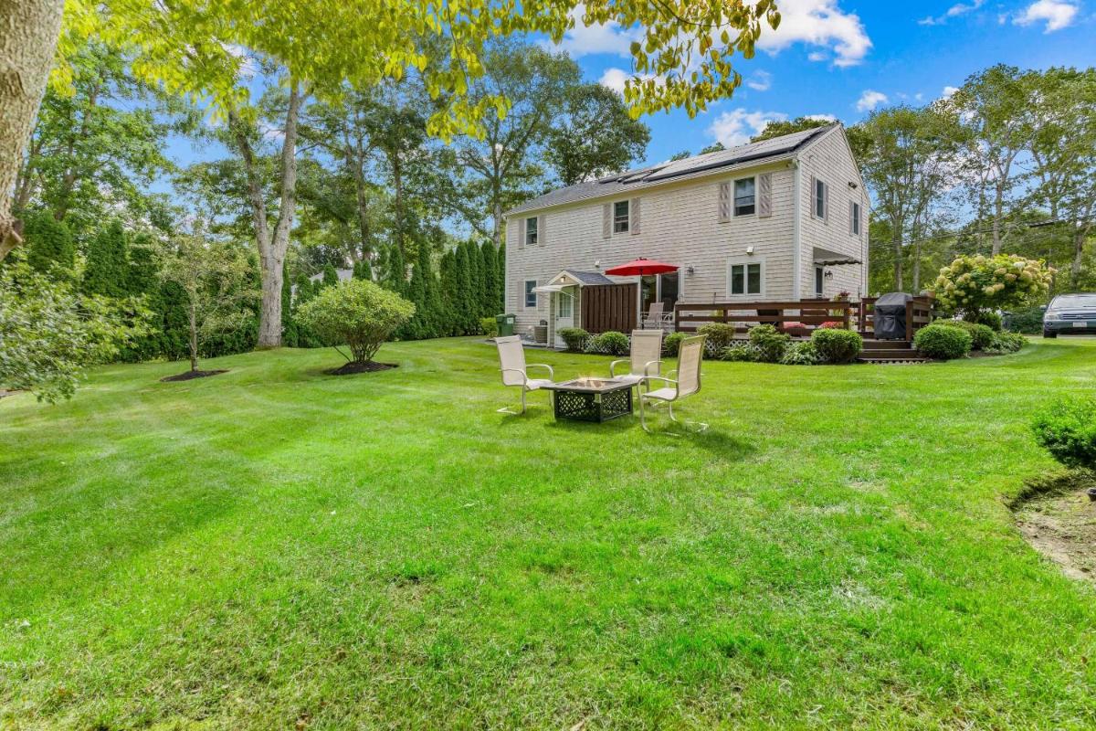 Retreat Cape Cod Centerville Quiet Neighborhood - Housity