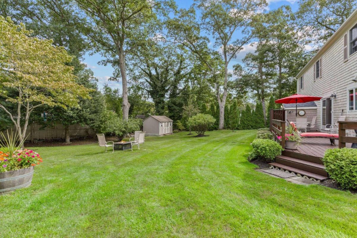 Retreat Cape Cod Centerville Quiet Neighborhood - Housity