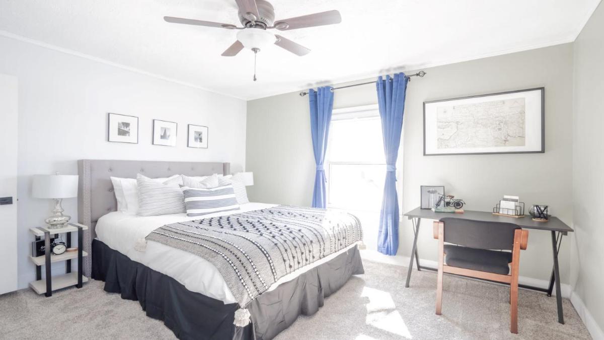 Elegant Williamstown Home 5 minutes to Ark - Housity