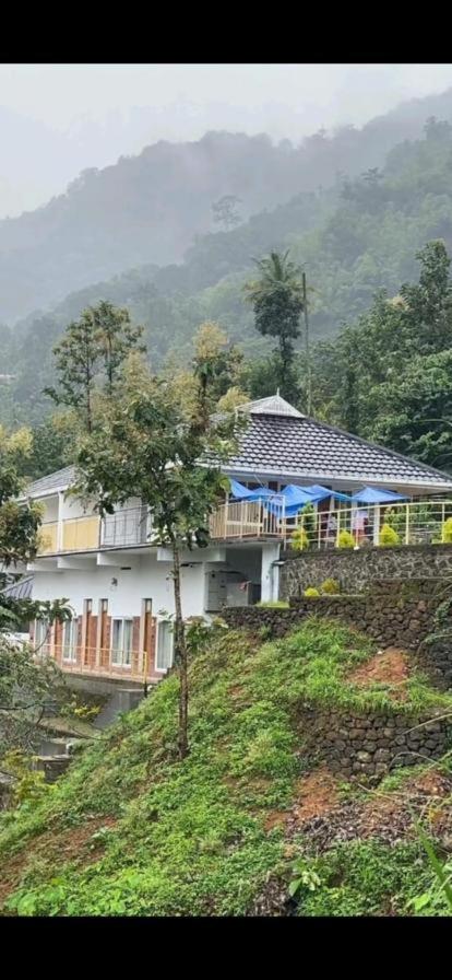 Earth Lounge Resort - Housity