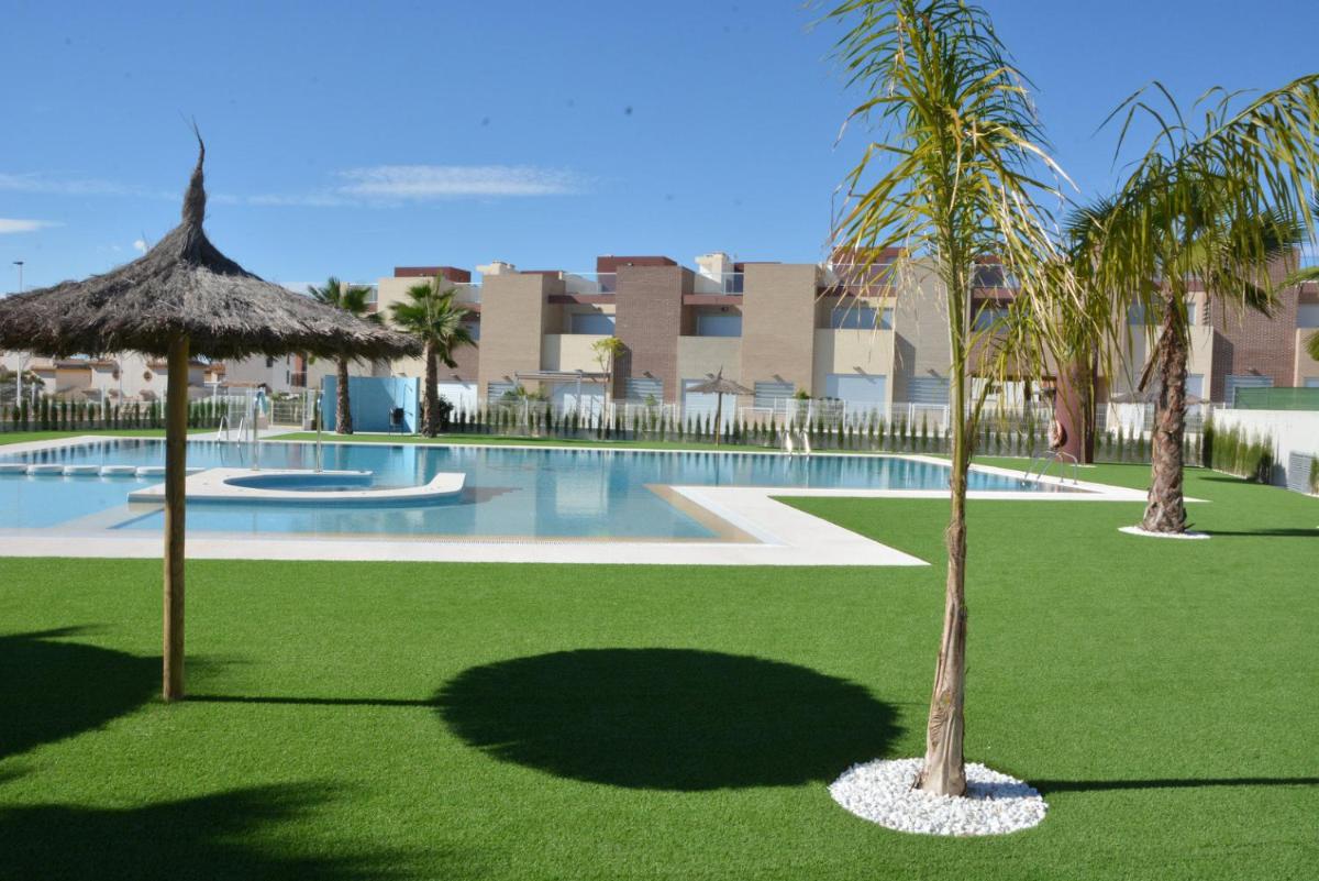 Apto Atico Aguas Nuevas Torrevieja - Housity