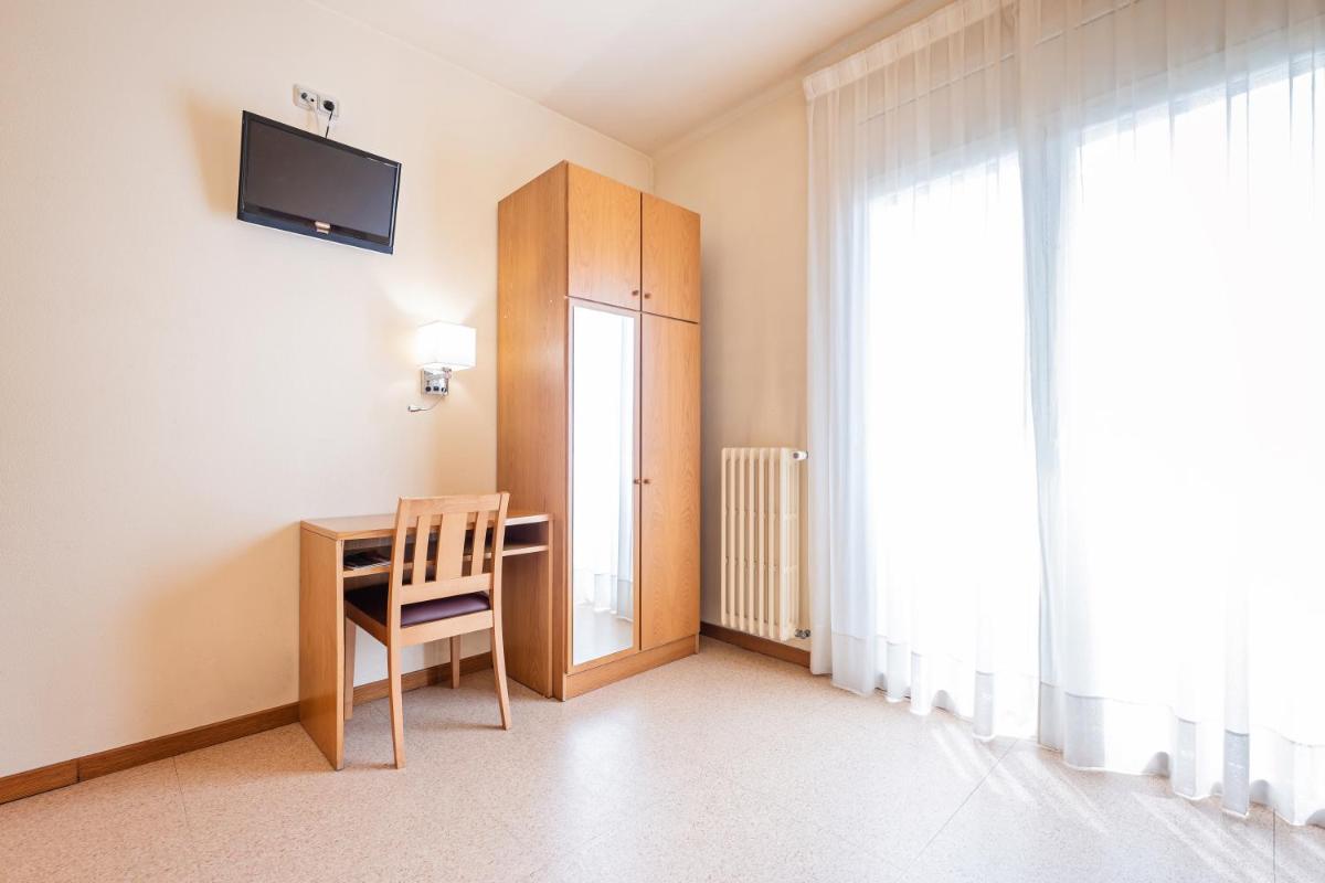 HOTEL LA PERLA - Housity