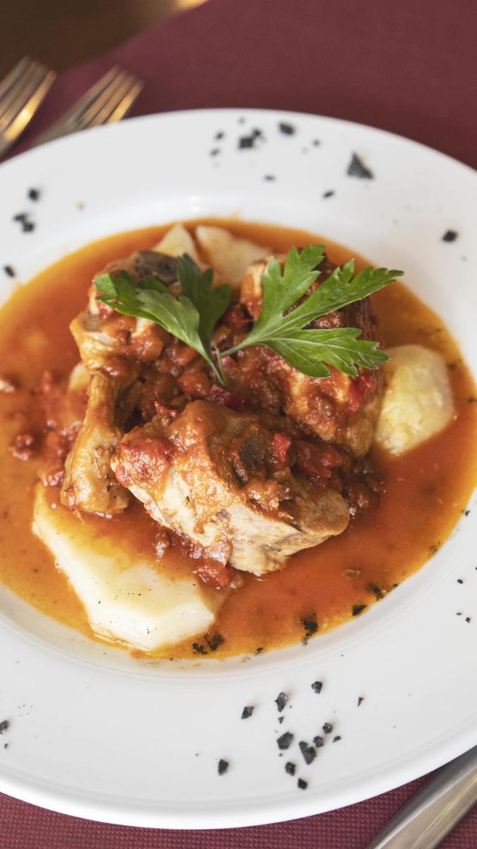 Comida en o cerca de este hotel