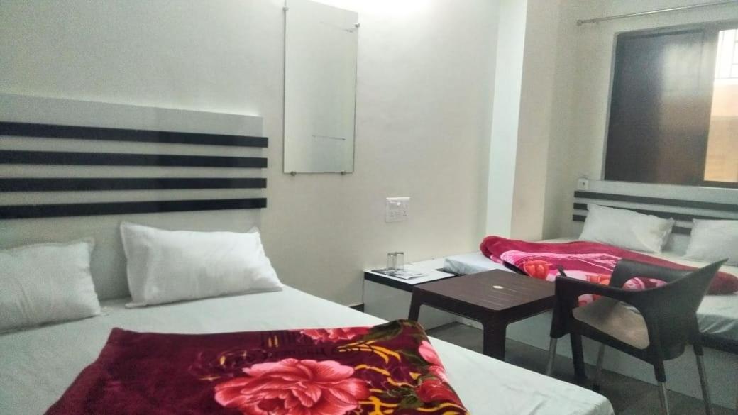 Hotel Shiva Haridwar - nearby bus and railway station - Housity