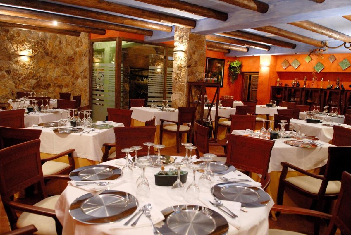 Un restaurante o sitio para comer en Hotel & Spa Sierra de Cazorla 4*