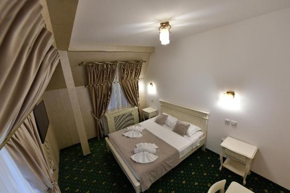 Suitetrails - Hotel Restaurant Casa Cu Tei Craiova