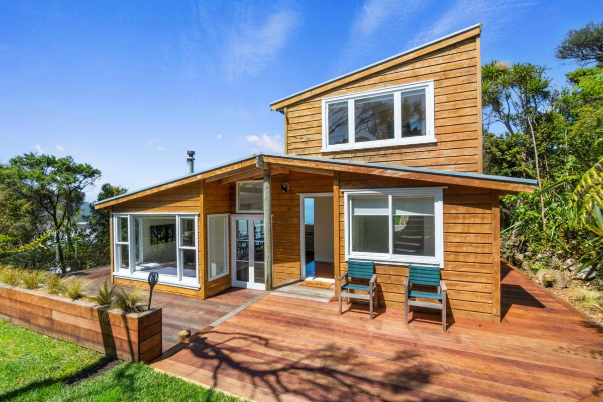 Piha - City Escape, Piha Holiday Home - Housity