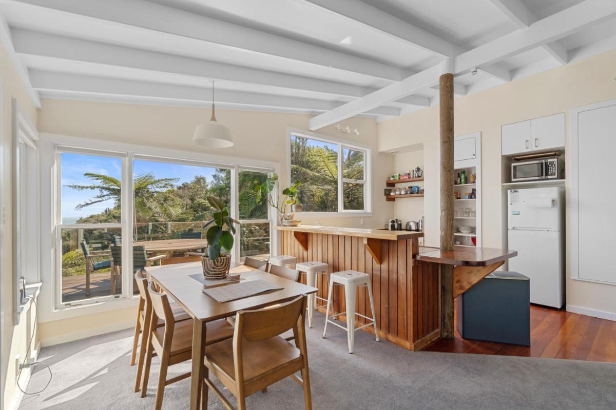 Piha - City Escape, Piha Holiday Home - Housity