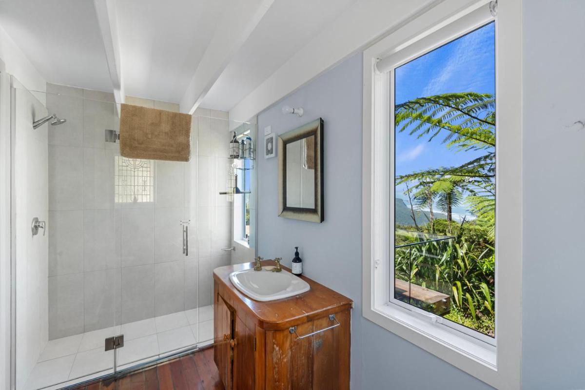 Piha - City Escape, Piha Holiday Home - Housity