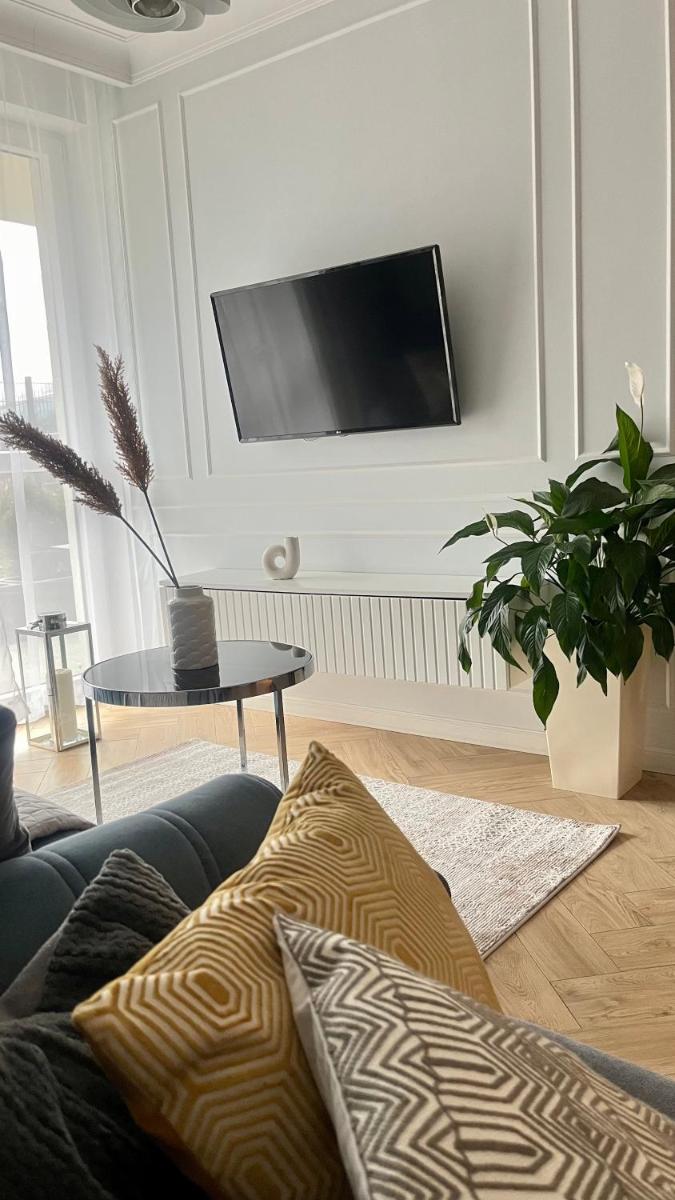 Apartamenty Kielce- Apartament Zacisze -Komfort przy Baseny Tropikalne, faktura, parking, centrum - Housity